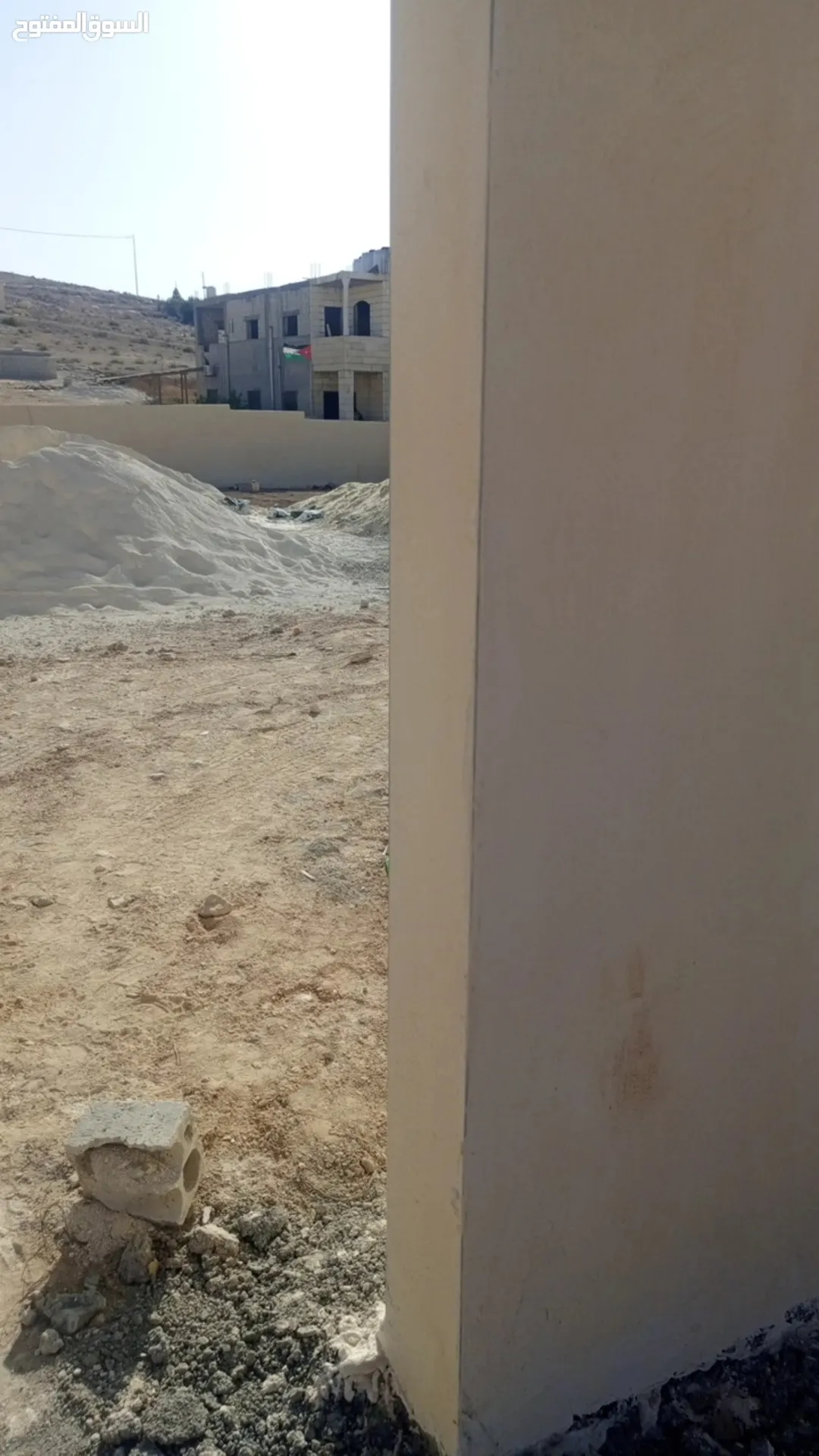 أرض للبيع في وادي العش بالقرب من شارع المئة