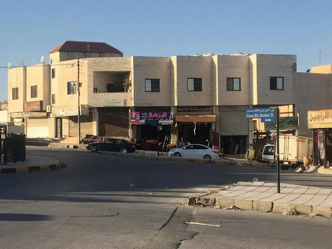 مجمع تجاري للبيع في الرصيفة