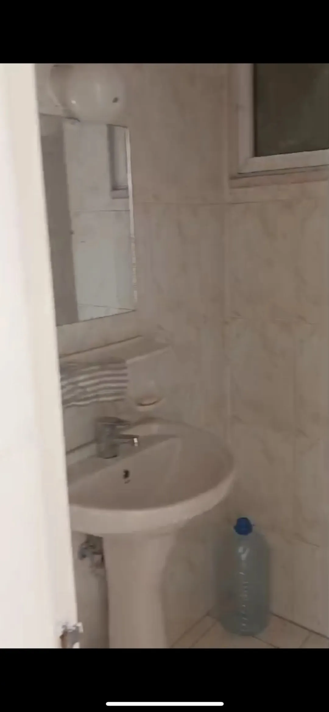 شقة للبيع لم تُسكن من قبل سوبر نظافة على الشارع وبإطلالة مفتوحة للبيع