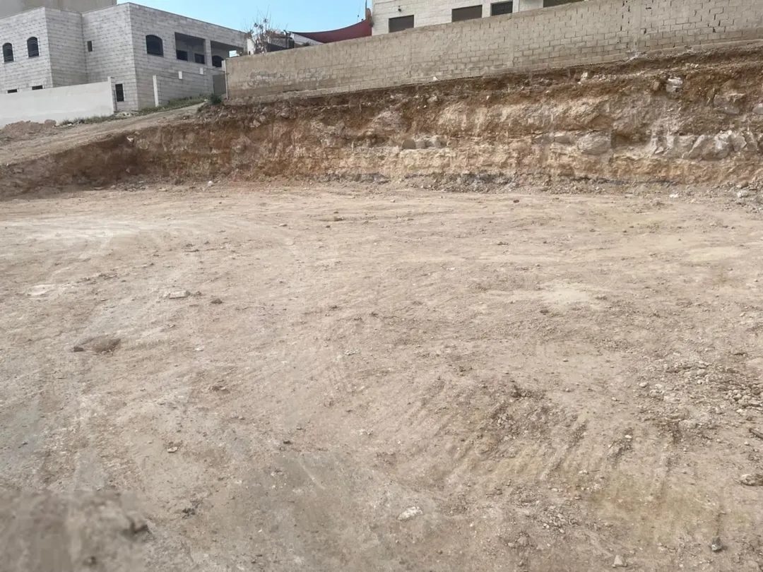 قطعة ارض ضاحية المدينة المنورة ..منطقة راقية ..سكن ب منطقة فلل .. تقع على شارعين ..مساحتها 528 متر .