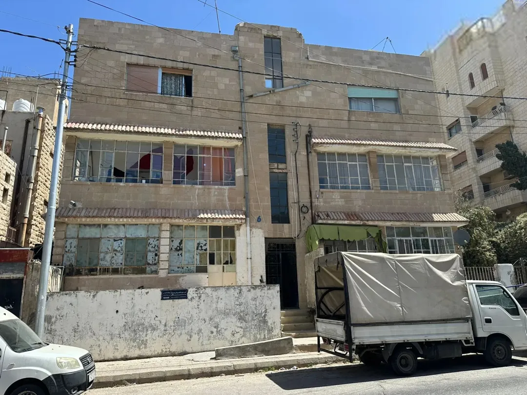 عمارة سكنية (قديمة) للبيع بمنطقة عمان – جبل الحسين