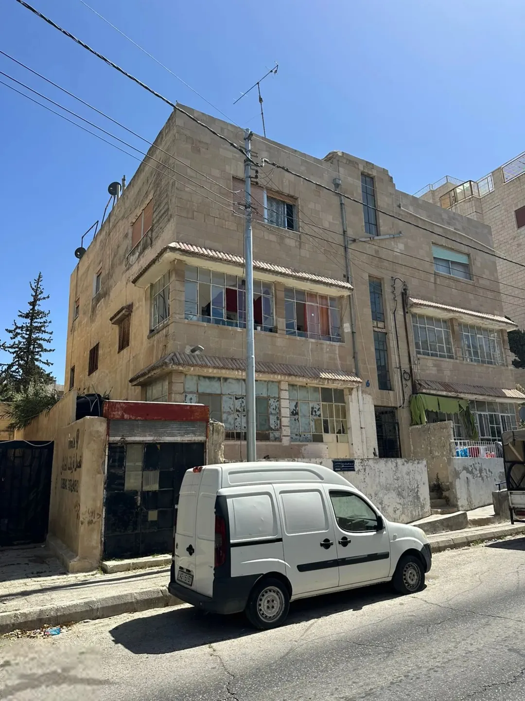 عمارة سكنية (قديمة) للبيع بمنطقة عمان – جبل الحسين — صورة 2
