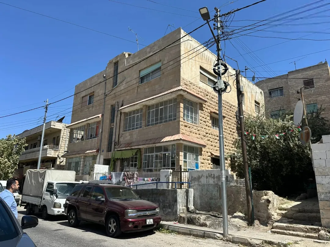 عمارة سكنية (قديمة) للبيع بمنطقة عمان – جبل الحسين — صورة 3