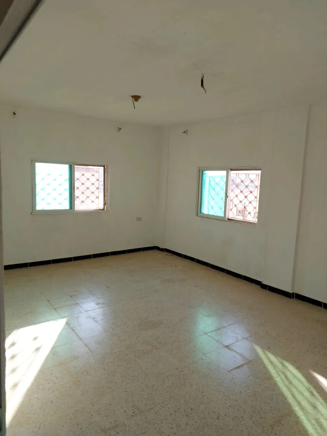 عمارة سكنية للبيع في المفرق – منطقة شويكة الشرقي