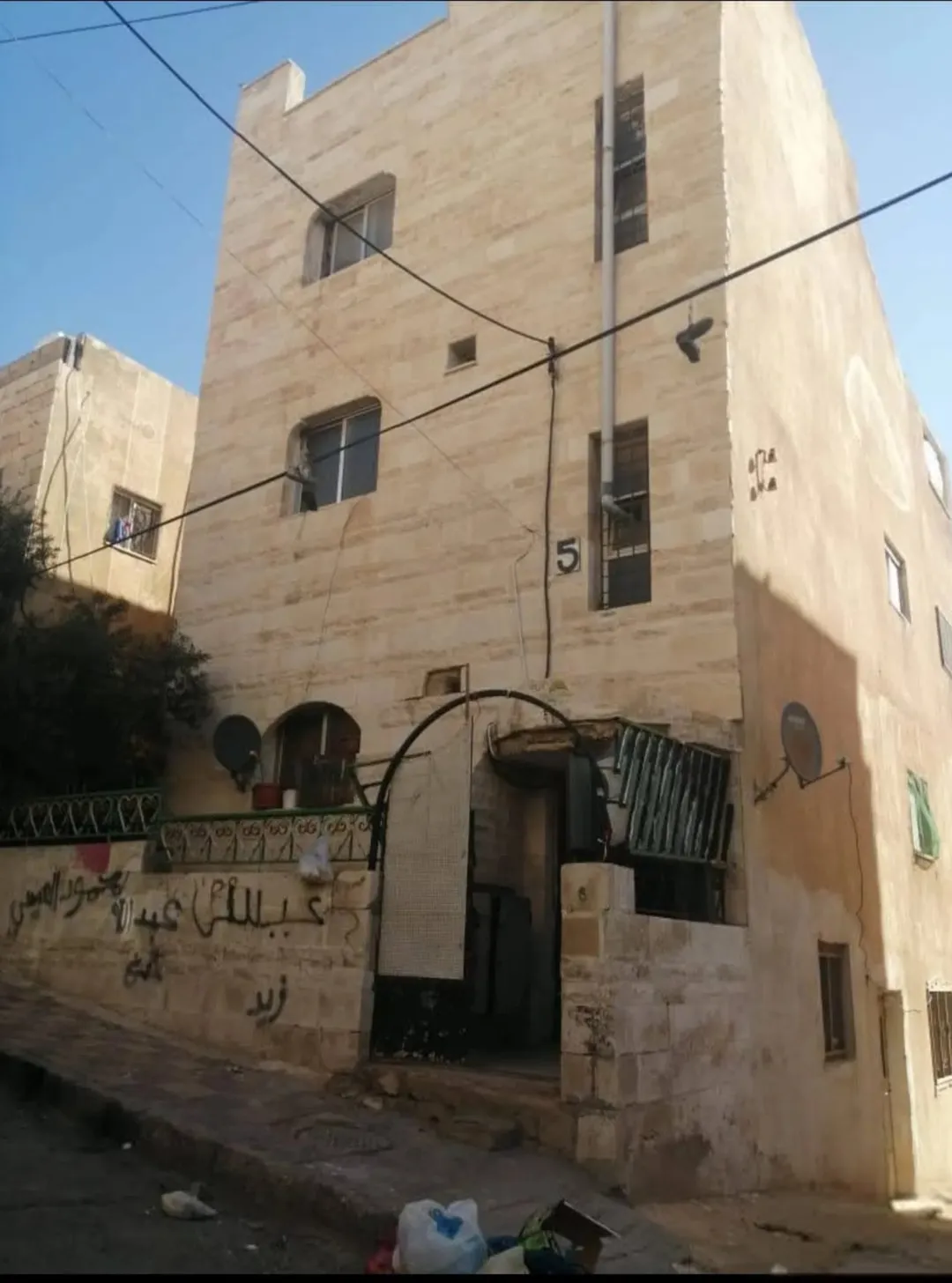 عمارة سكنية للبيع في أم نوارة