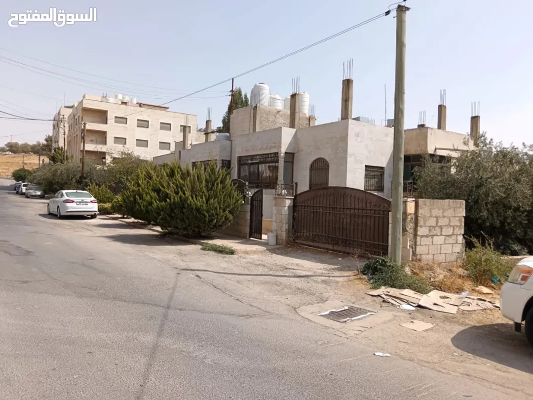 منزل مستقل فاخر يضم 5 شقق على طابقين