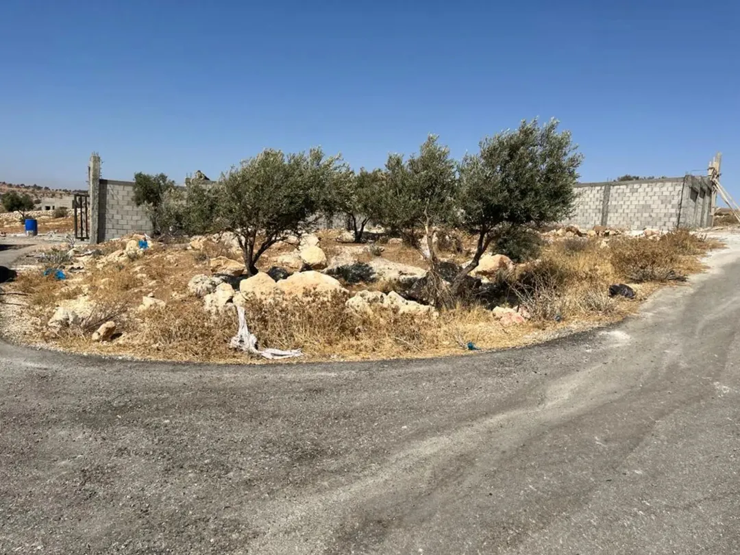 قطعة أرض على شارعين في الكمشة 504 م
