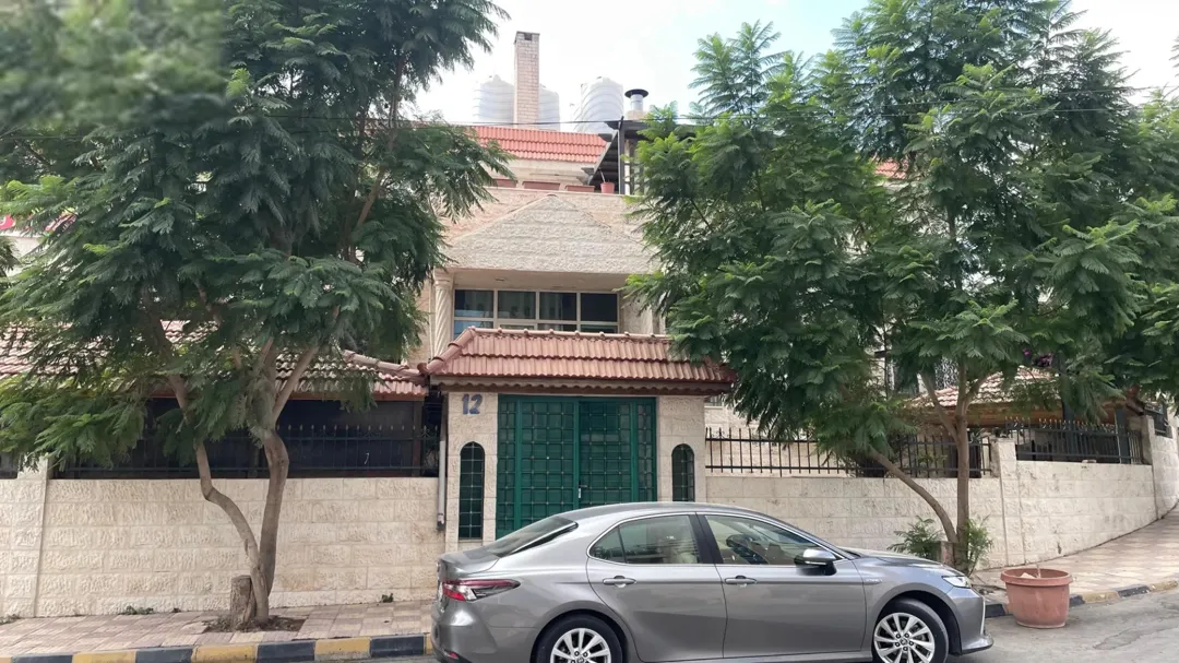 فيلا دوبلكس فاخرة للبيع في طبربور – عمان
