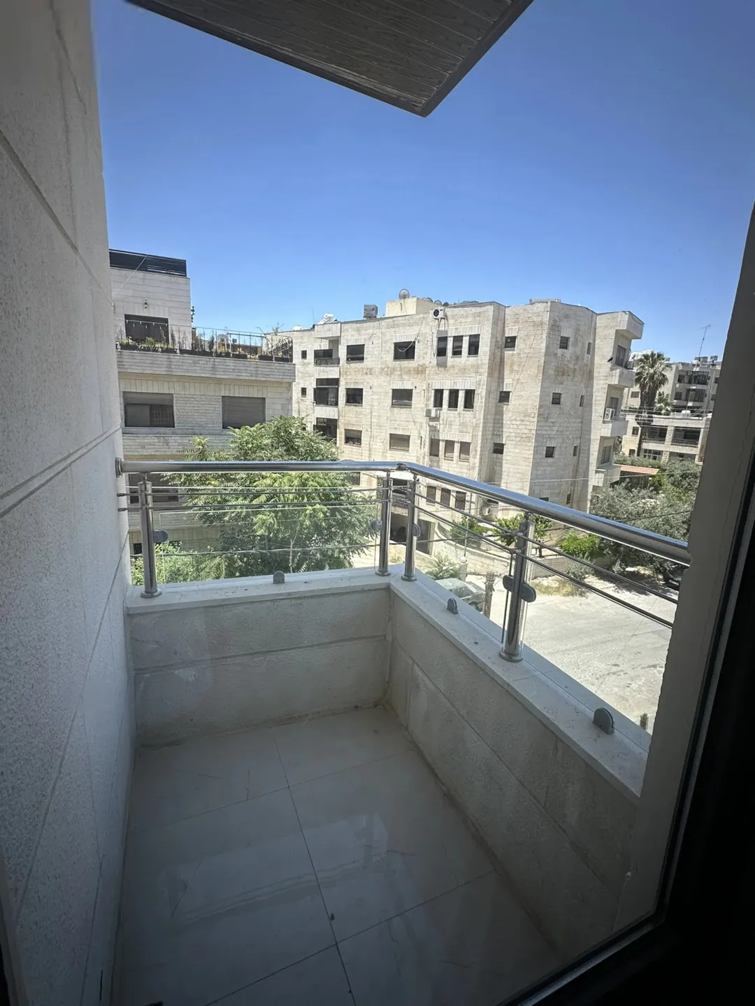 شقق للإيجار في منطقة شميساني بالقرب من سوبر ماركت سيڤين إيڤن وشقة أخرى بالقرب من الجامعة الأردنية | ID 917598