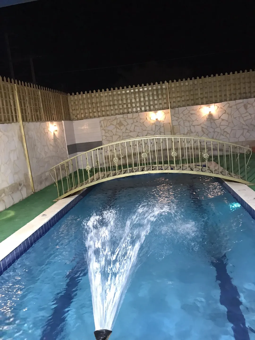 شاليه مميز للبيع أو البدل في الشونة الجنوبية قرب البحر الميت
