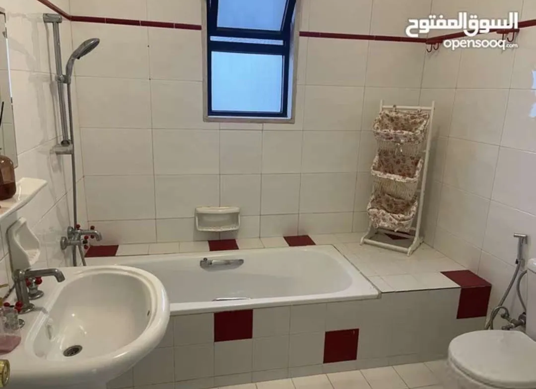 شقة فخمة مفروشة شبه فيلا مع حديقة للايجار في الشميساني – عمان الاردن | ID 697743