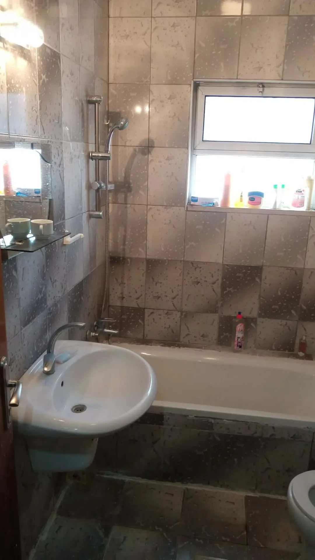 شقة مفروشة فاخرة للإيجار في منطقة الجاردنز