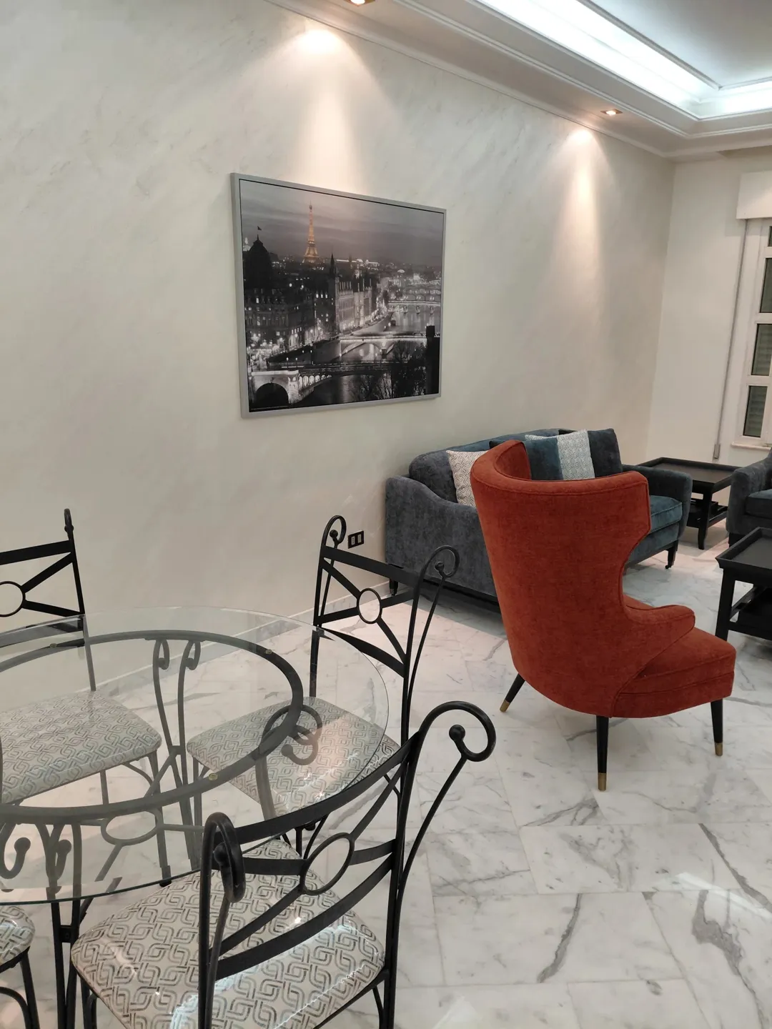 شقة فخمة مفروشة للايجار A luxurious, super deluxe furnished apartment for rent