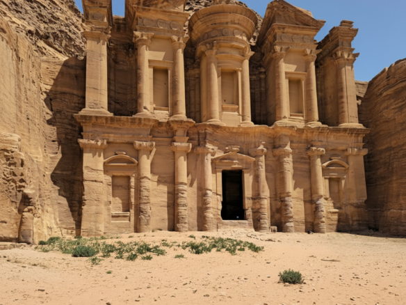 AlDayr - Petra, monstry, Jordan