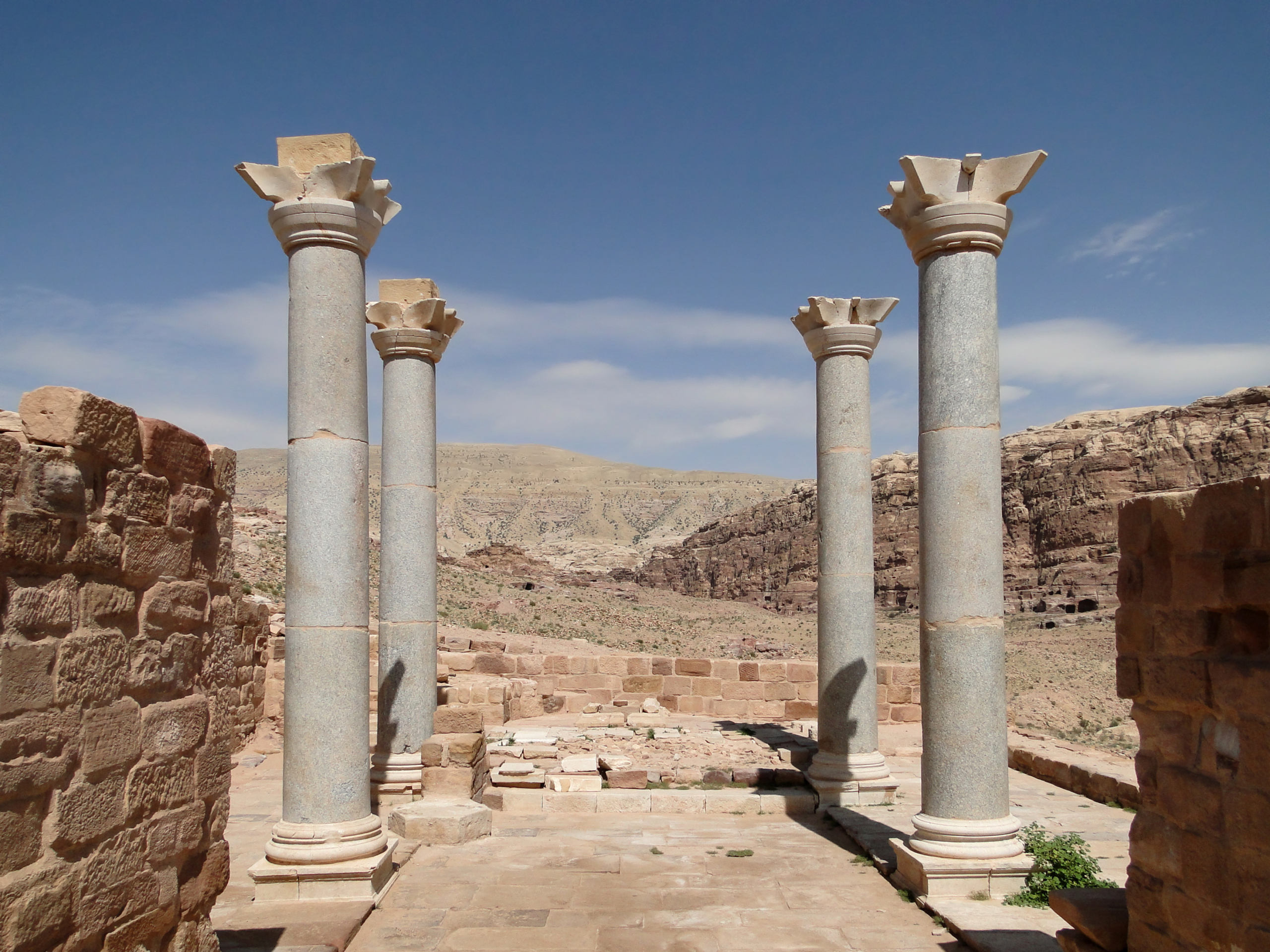 File:Blue Chapel, Petra 02.jpg (Wikimedia Commons - image/jpeg)