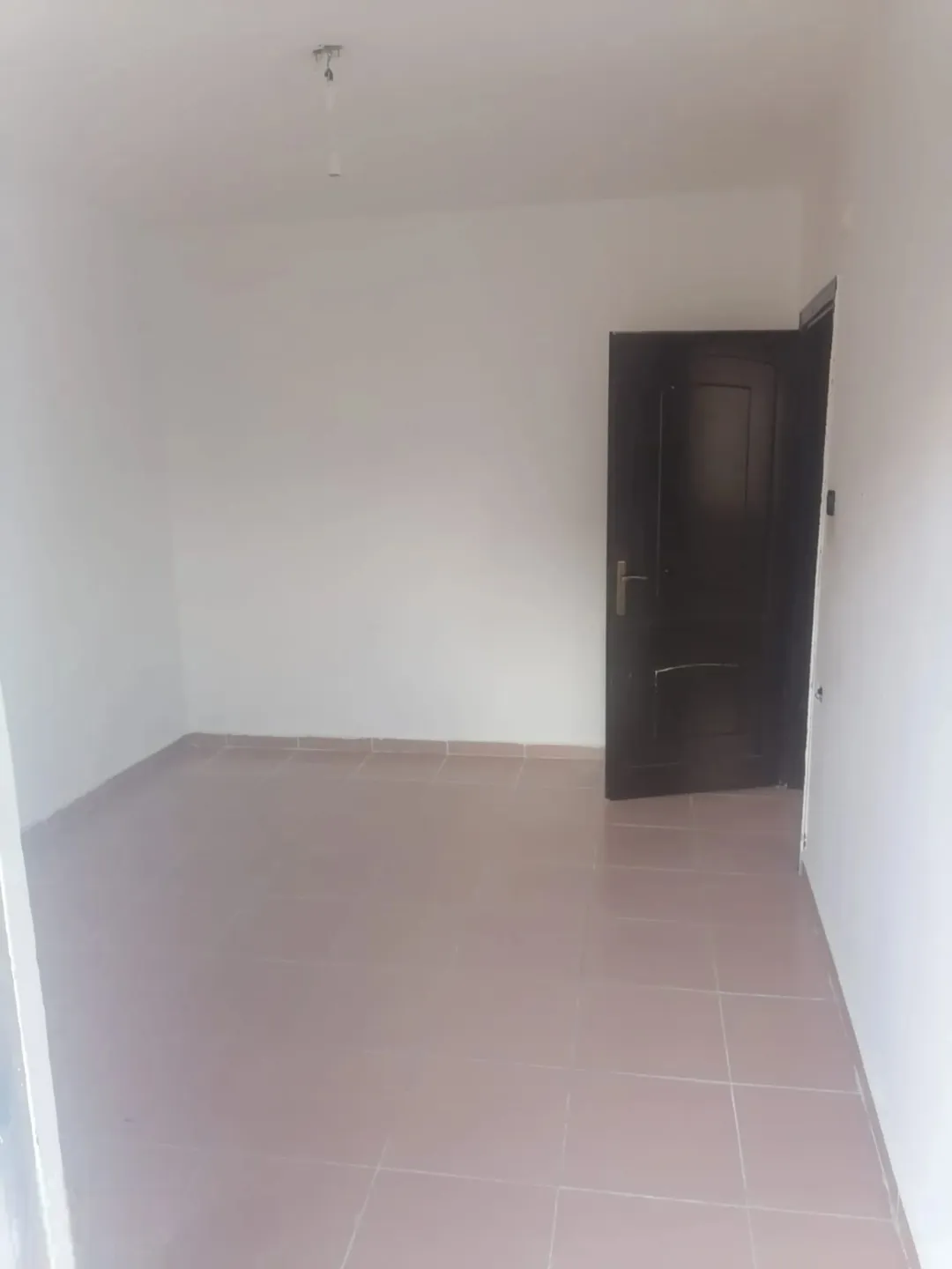 شقة سكنية مميزة للبيع بالقرب من إشارة الإسكان