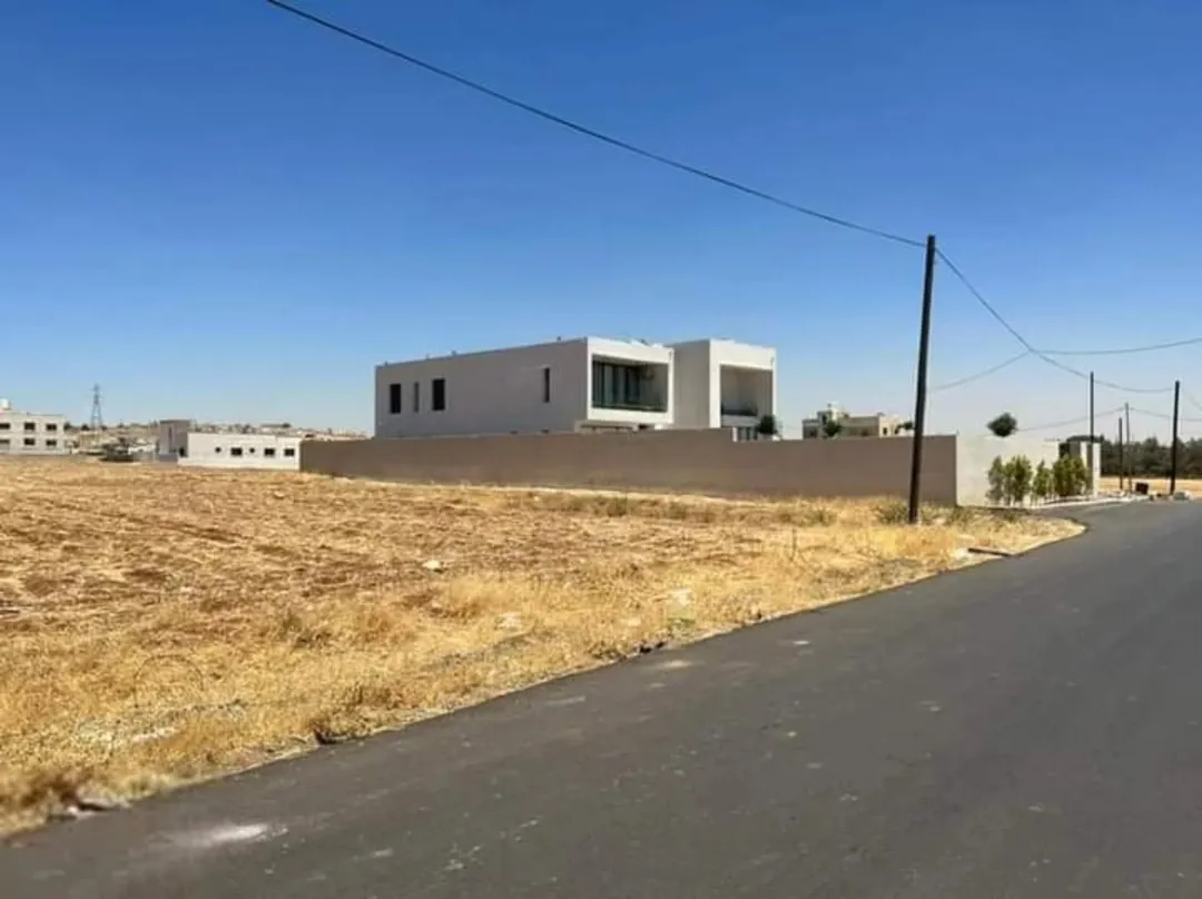 أرض سكنية مميزة للبيع في اليادودة