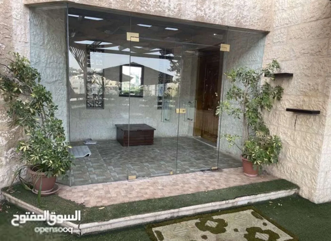 شقة فخمة مفروشة شبه فيلا مع حديقة للايجار في الشميساني – عمان الاردن | ID 697743