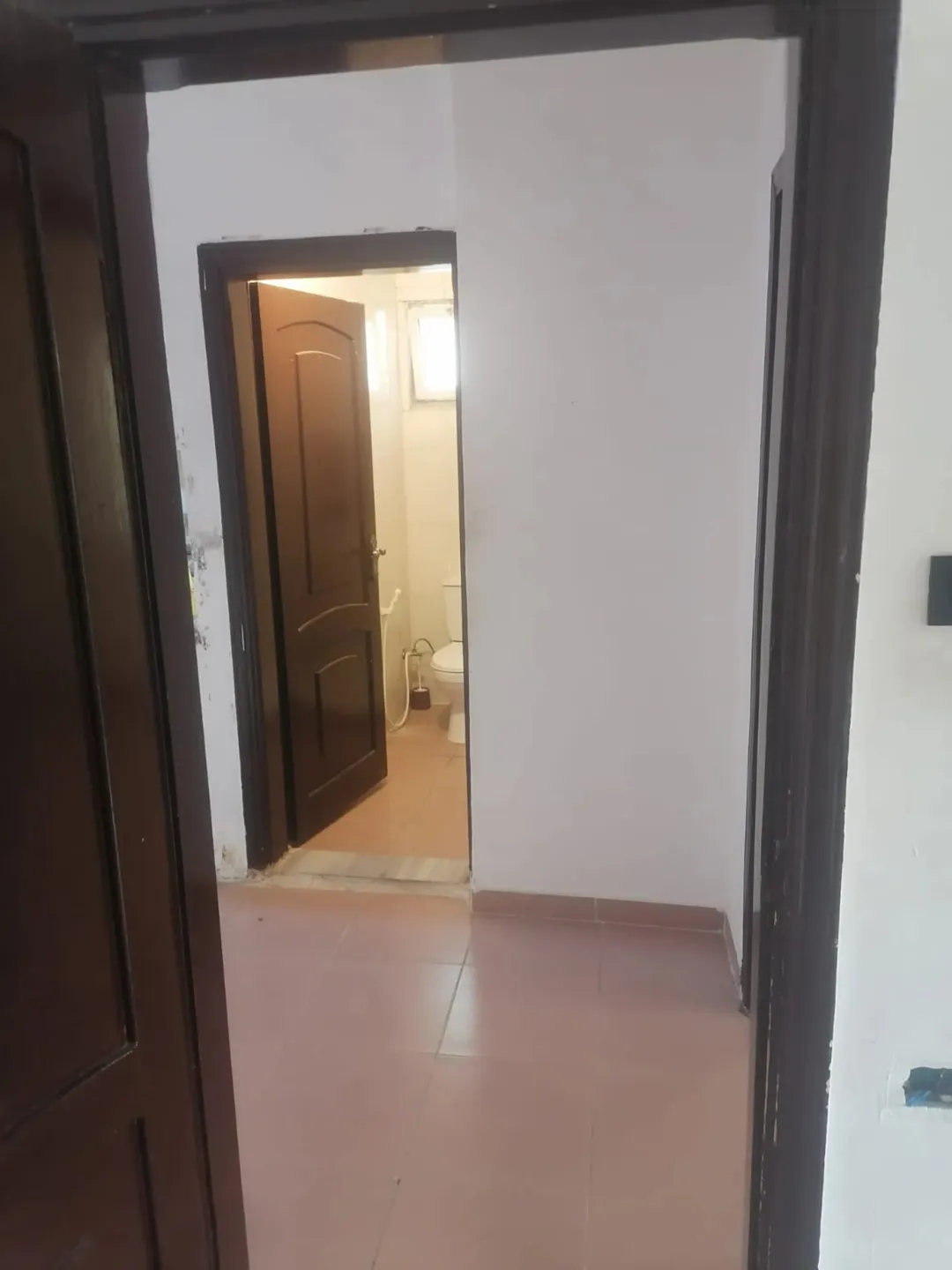 شقة سكنية مميزة للبيع بالقرب من إشارة الإسكان