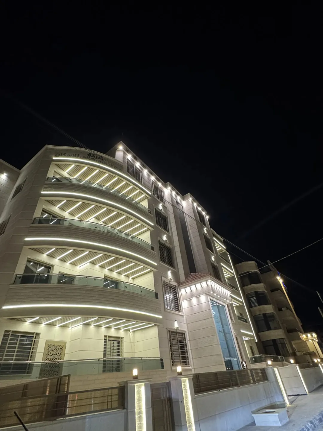 شقق سكنية فاخرة للبيع بمساحات متنوعة