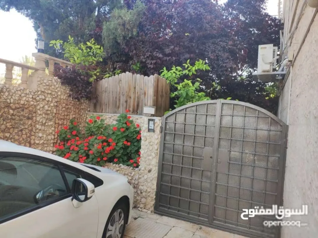 شقة للبيع في الجبيهة – حي الريان بمساحة واسعة وحديقة خاصة