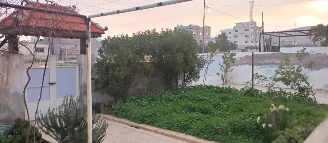 بيت طابقين للبيع في السخنة – الزرقاء
