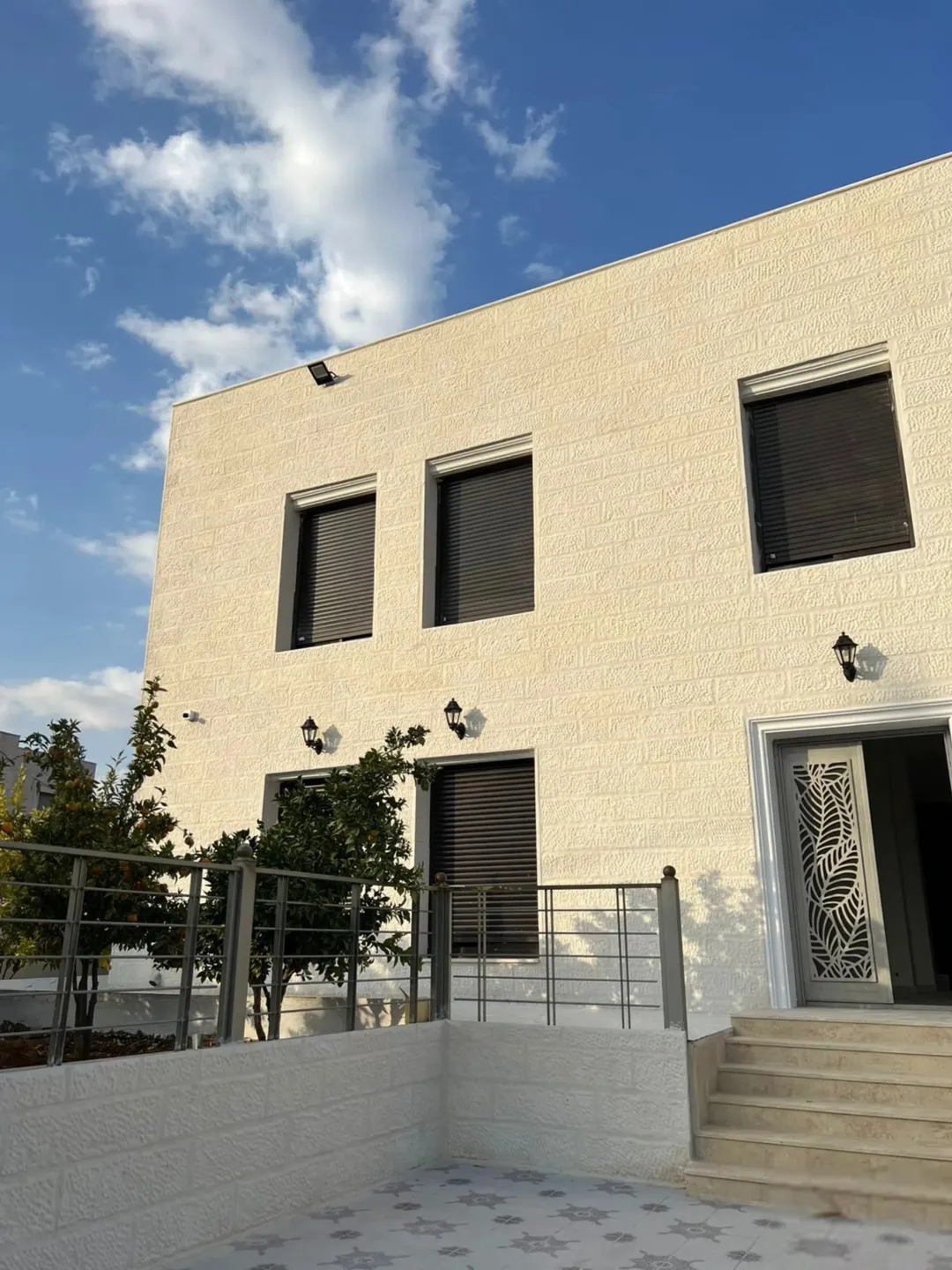 فيلا فاخرة للبيع في ناعور – مرج أبو عيشة