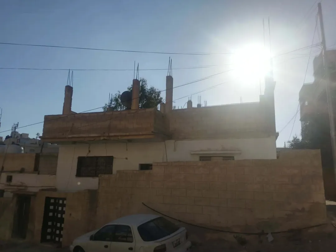 منزل مستقل للبيع في الزرقاء – جبل الأمير حسن مع سيارة