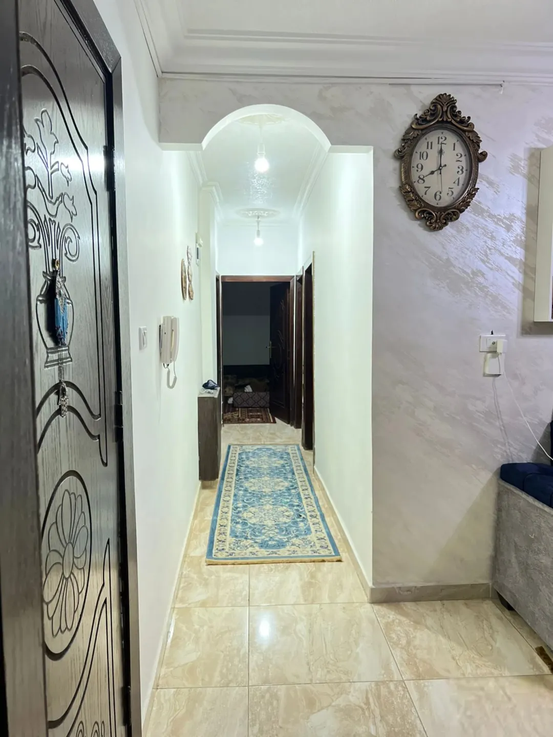 شقة طابقية مميزة للبيع في جبل طارق – الزرقاء