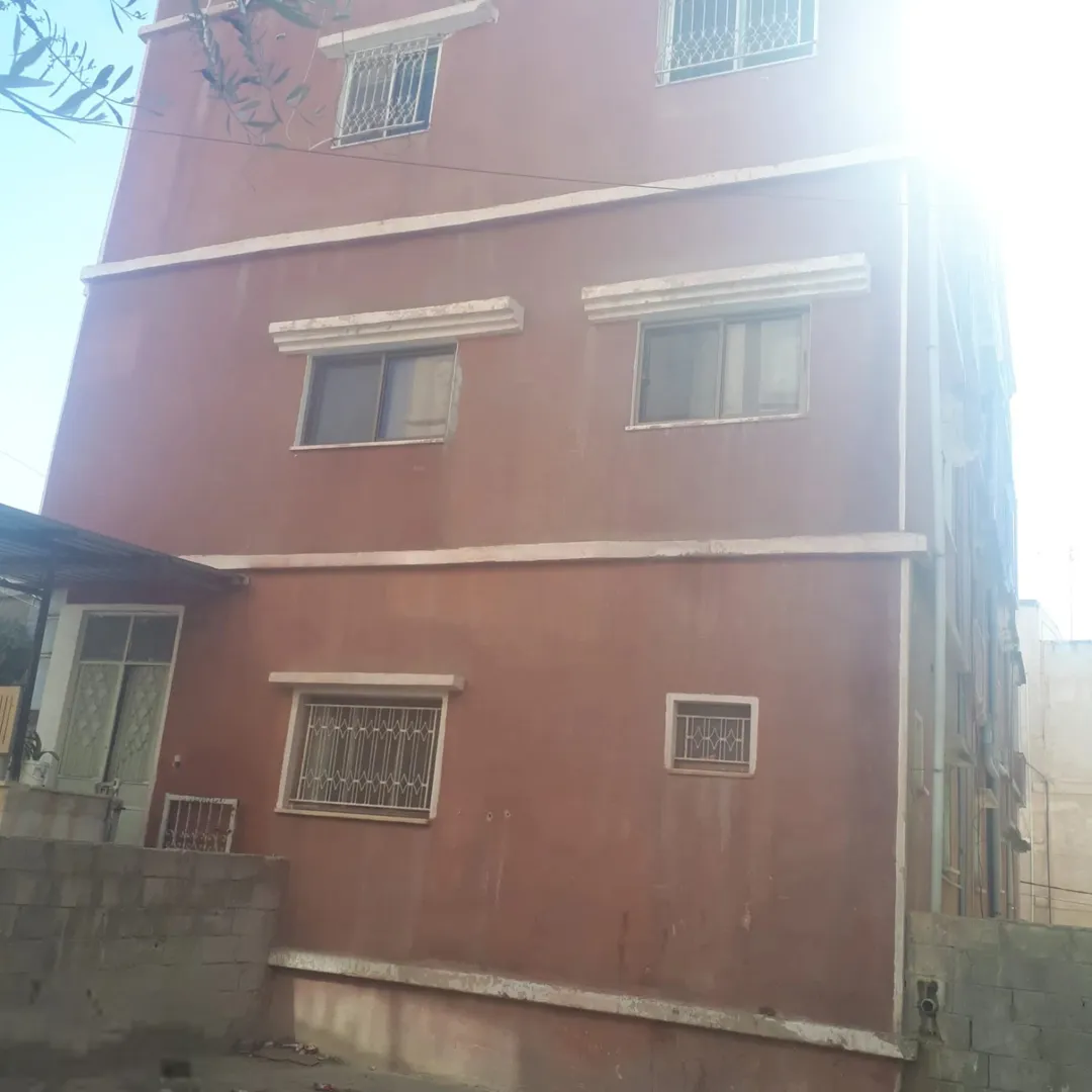 عمارة سكنية مميزة للبيع في جبل الأشرفية – عمان