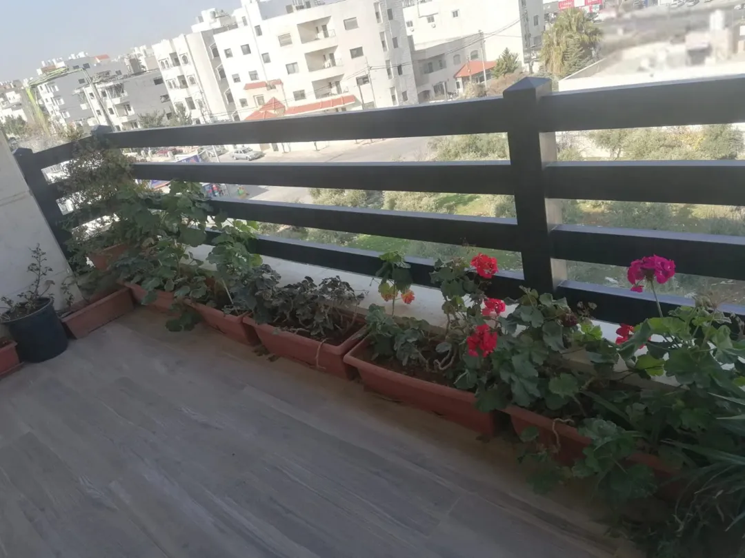 شقة مميزة مع روف للبيع في عمان – المقابلين