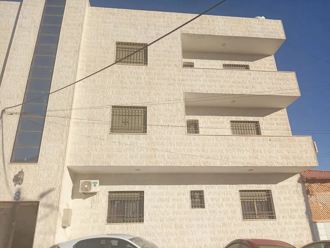 شقة طابق ثاني هندسي للبيع