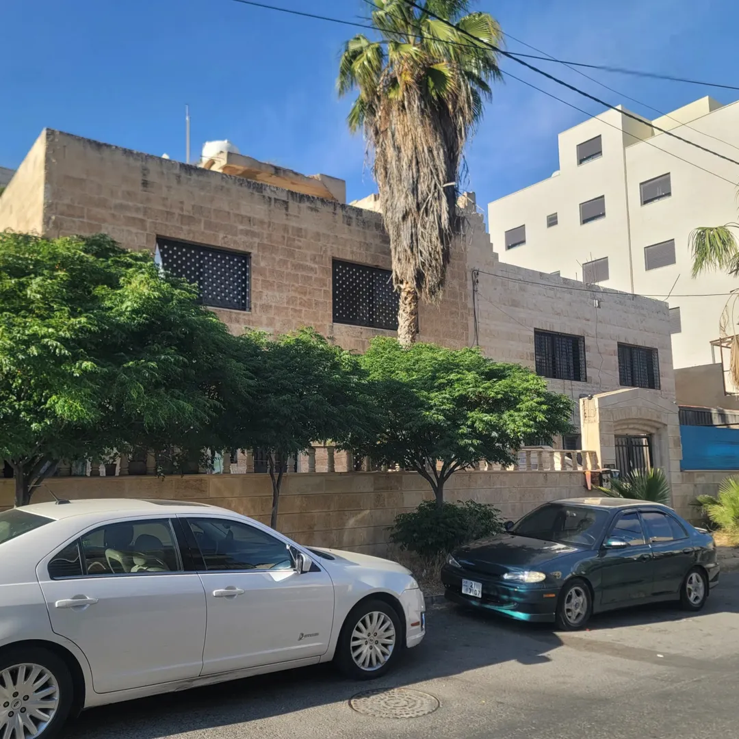 عمارة سكنية مميزة للبيع في طبربور