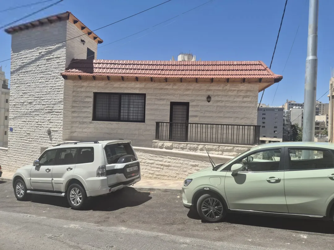 منزل للبيع في جبل اللويبدة – عمان – مجدد ومفروش بالكامل