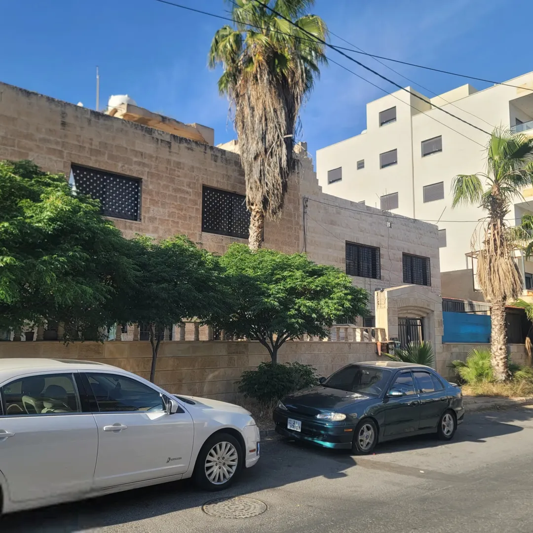 عمارة سكنية مميزة للبيع في طبربور