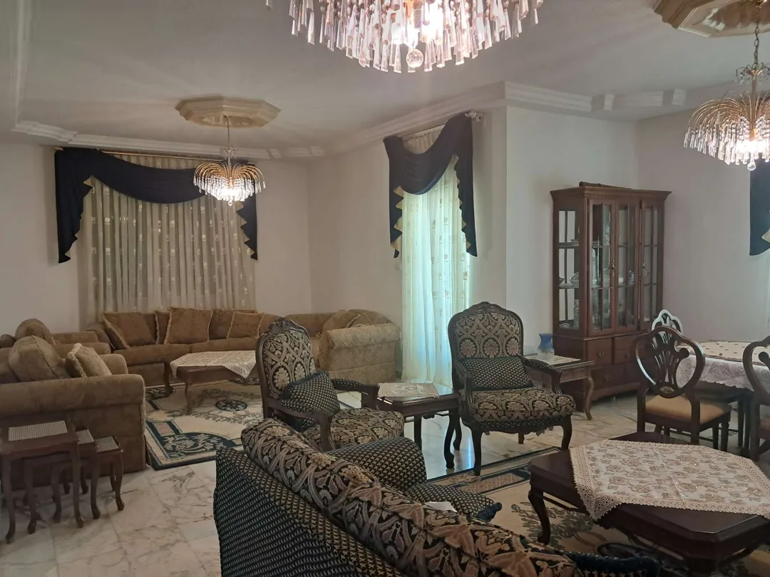 شقة مفروشة فاخرة للإيجار 220 متر مربع – عمان الاردن | ID 694689
